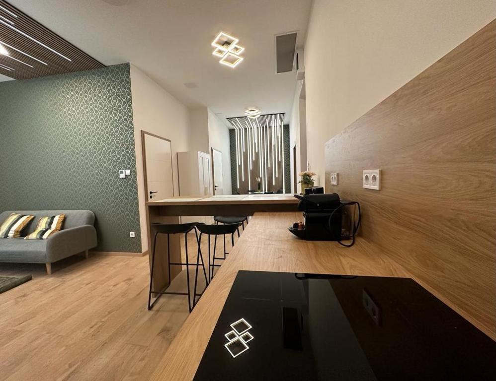 Apartment at GOZSDU Courtyard  partyzone  downtown  freeparking 1072 Budapest, 16 Dob utca kép - 1