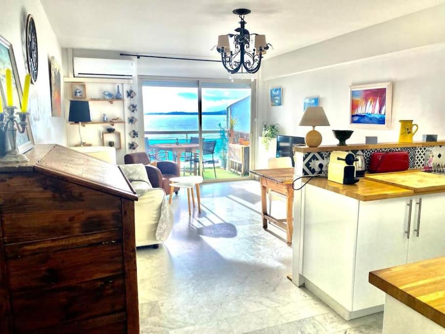a kitchen and living room with a view of the ocean at Vue mer, plages à 2 min, Cagnes-sur-mer in Cagnes-sur-Mer