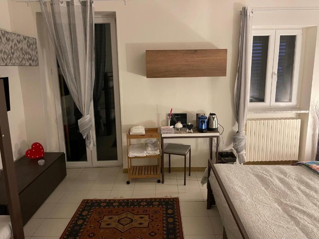 Postel nebo postele na pokoji v ubytování laterrazza sui sassi
