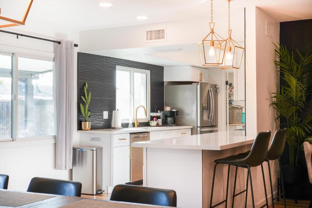 Una cocina o zona de cocina en Lazy Palms