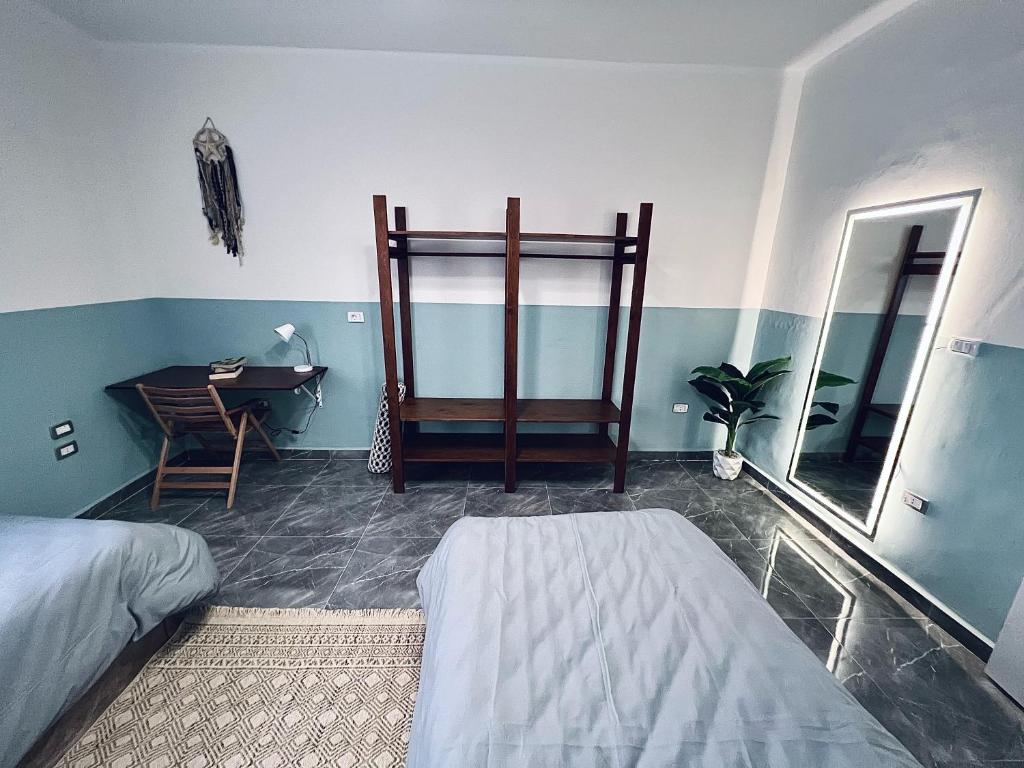 Postel nebo postele na pokoji v ubytování Maadi Groove Guesthouse