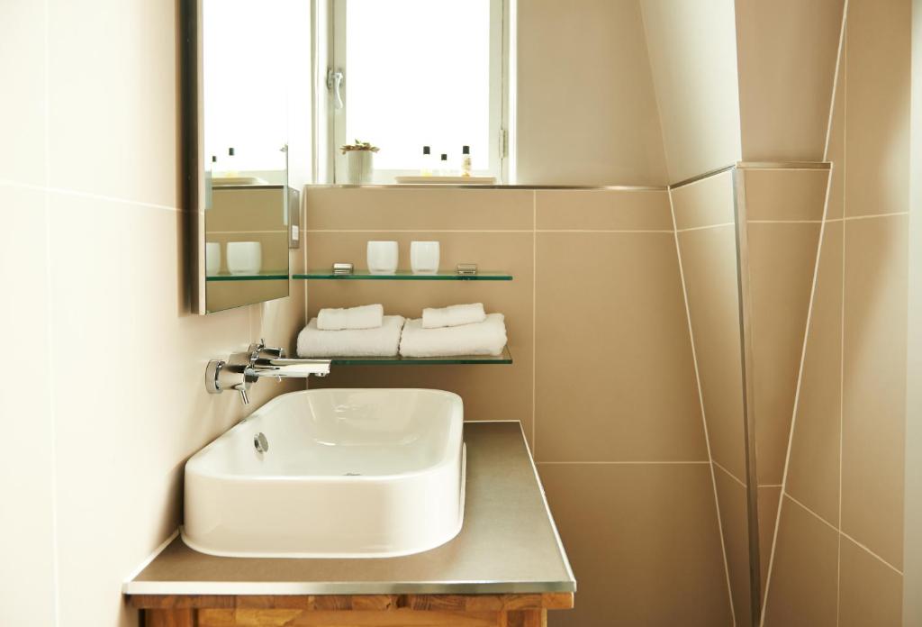 The Bull and The Hide - Resim 25