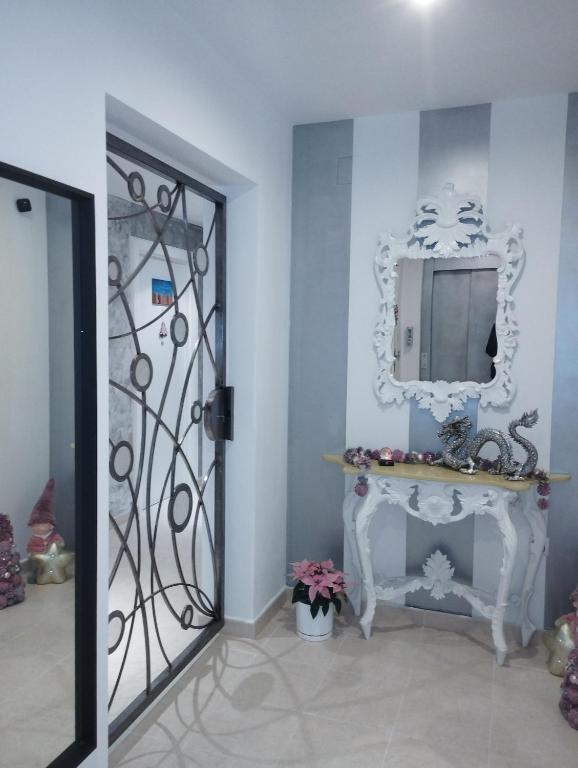 Kép ÁTICO RILQUE, Apartamentos Independientes con Jacuzzi Privado y Terraza en Ronda szállásáról Rondában a galériában