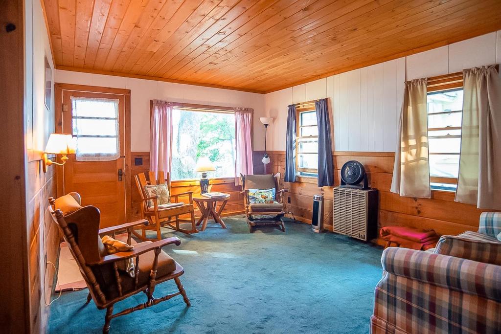 Χώρος καθιστικού στο Smith Family Cottages - Cottage #3