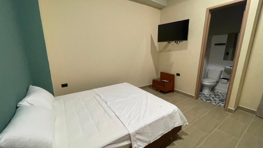 Postel nebo postele na pokoji v ubytování Awa House Hotel