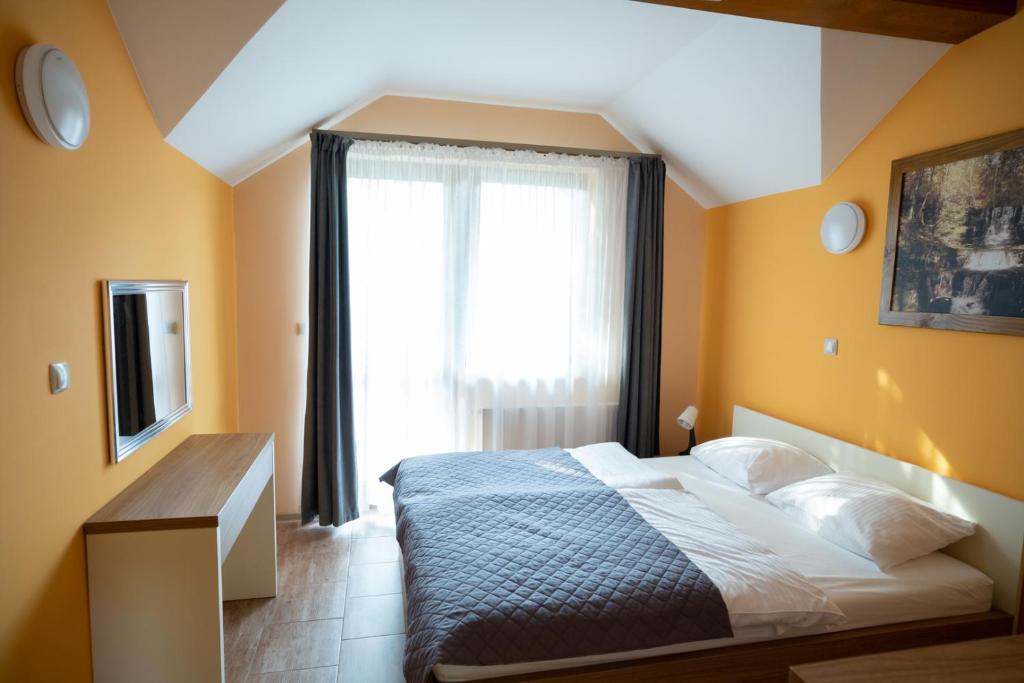 Postel nebo postele na pokoji v ubytování Apartamenty Sadowy