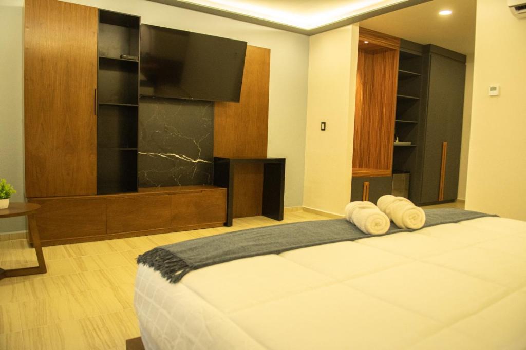 Postel nebo postele na pokoji v ubytování HOTEL MERLOT INN