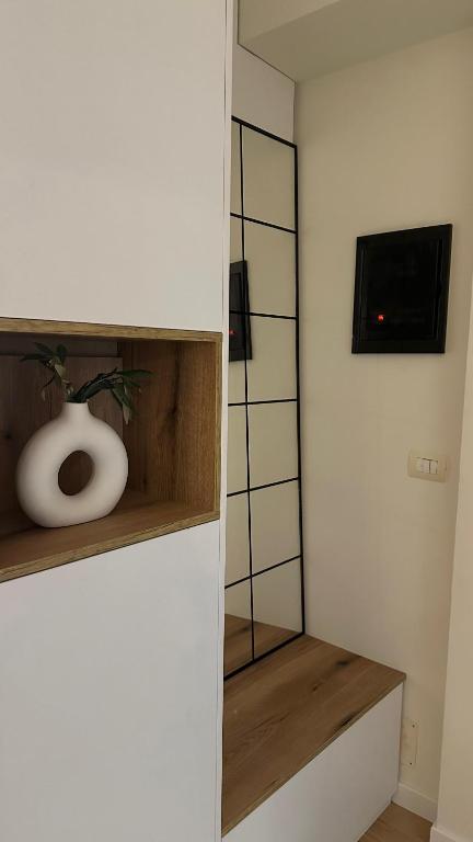 TV a/nebo společenská místnost v ubytování Gjirokastra Design Apartments