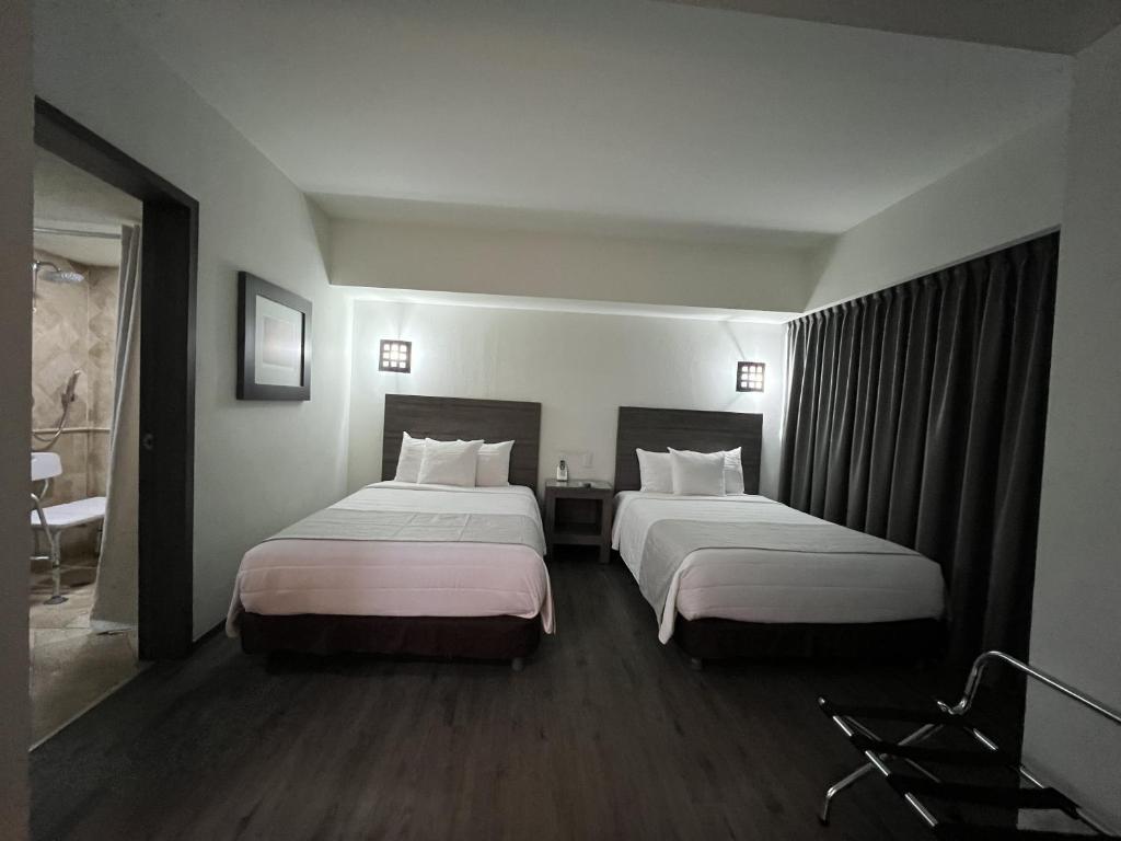 Una cama o camas en una habitación de We Hotel Aeropuerto
