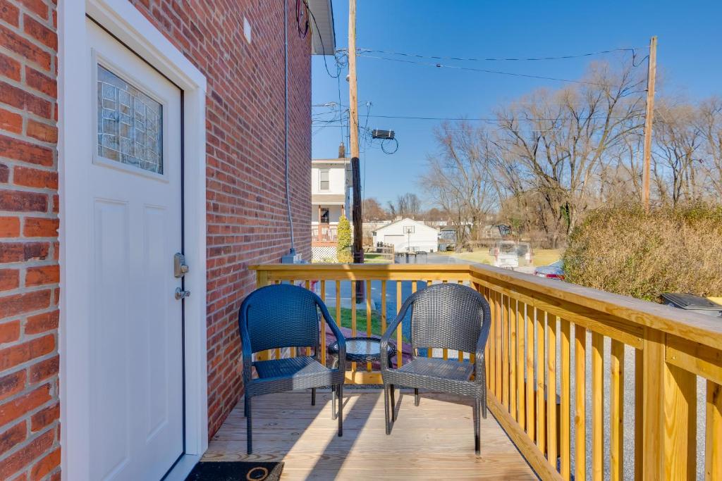 Balkón nebo terasa v ubytování Walkable Downingtown Studio with Spacious Deck