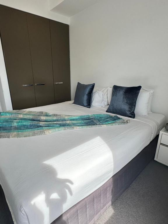 Adele Apartment Hotel East Melbourne - Deluxe Apartment