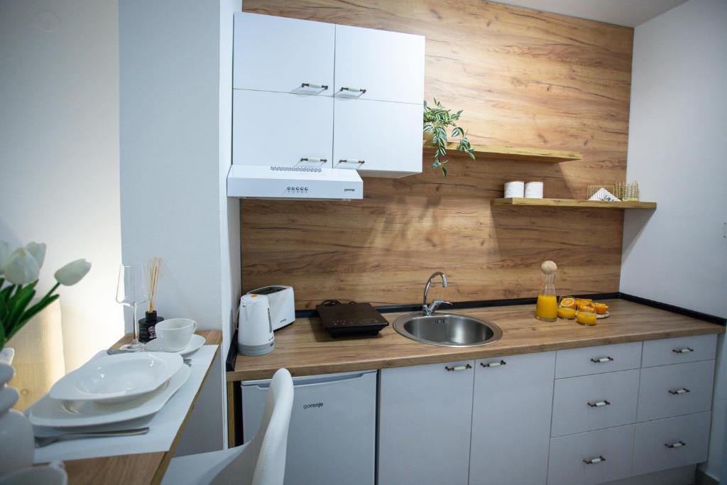 Kuhinja ili čajna kuhinja u objektu Apartman Elle