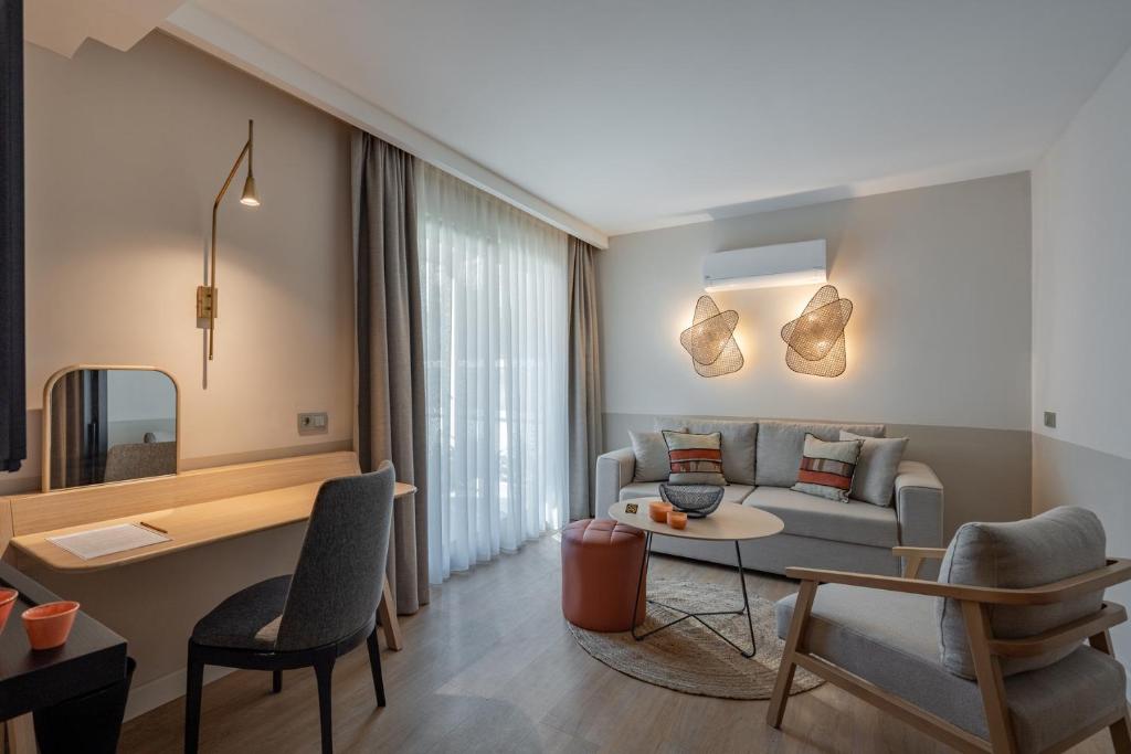 Posezení v ubytování Oli Hotel and Suites