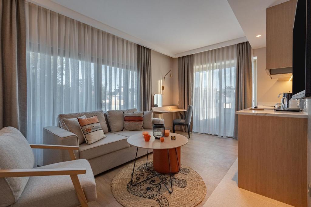 Posezení v ubytování Oli Hotel and Suites