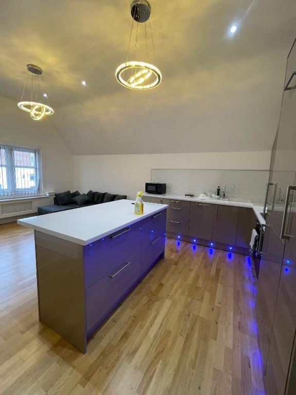Lovely 2-Bed Penthouse in Wolverhampton