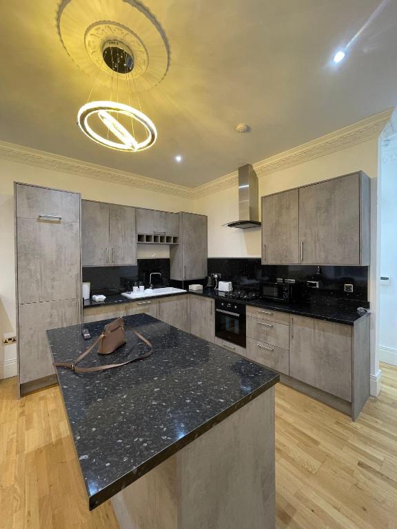 Charming 1-Bed Apartment in Wolverhampton