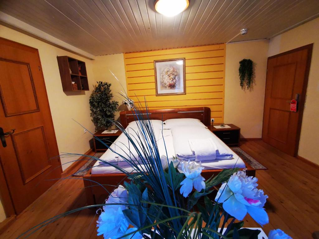 Postel nebo postele na pokoji v ubytování Gasthof Geronimo