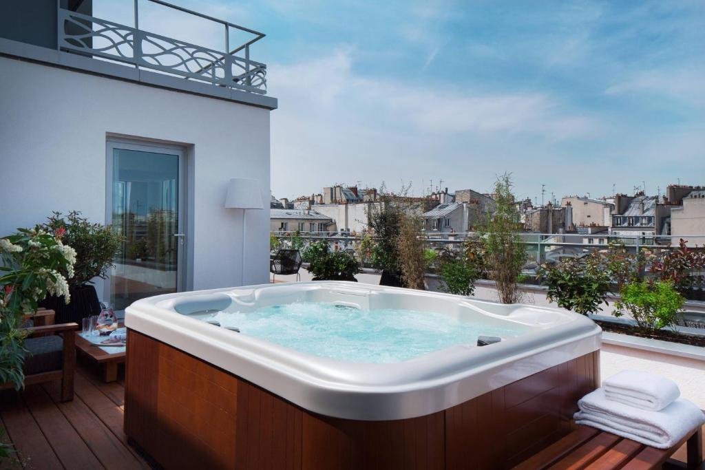 Renaissance Paris Republique Hotel & Spa - Resim 21