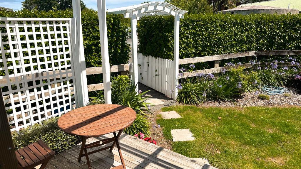 Zahrada ubytování Rustling Oaks NZ Tropical Tiny House