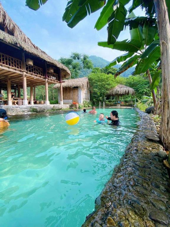 Hồ bơi trong/gần Dao's House Hoang Nong