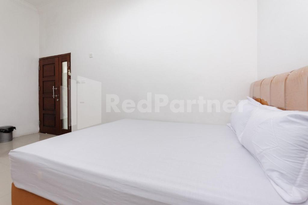 RedDoorz at Wisma Nabila Syariah near Masjid Raya Baiturrahman Banda Aceh - Chambre De Luxe