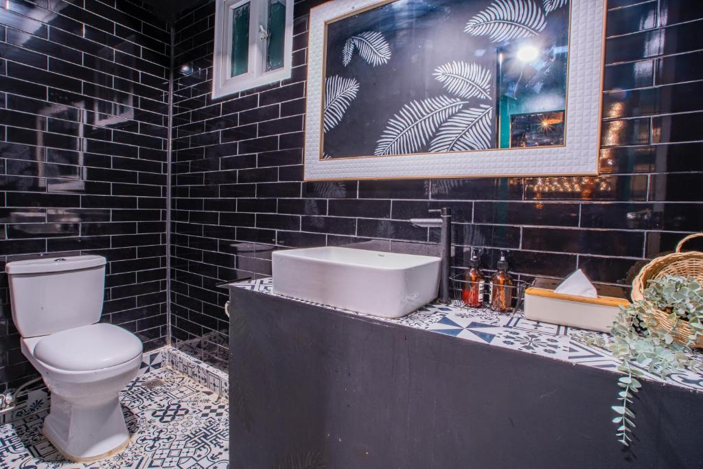 Koupelna v ubytování LArtista Hostel