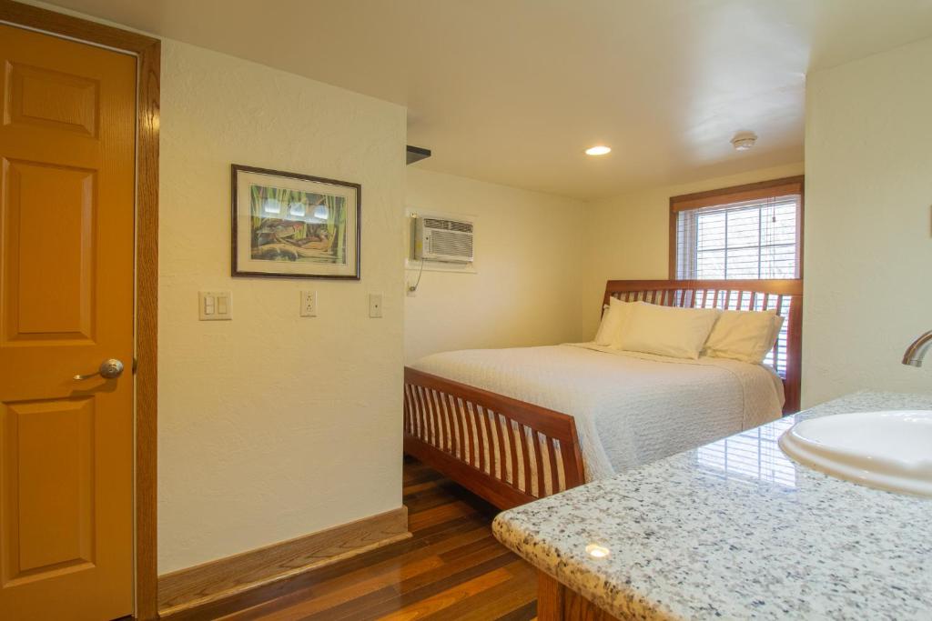 Stay In Ohiopyle near GAP trail, restaurants, & the Fallls photo