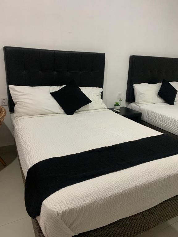 Postel nebo postele na pokoji v ubytování HOTEL SOÍ BACALAR