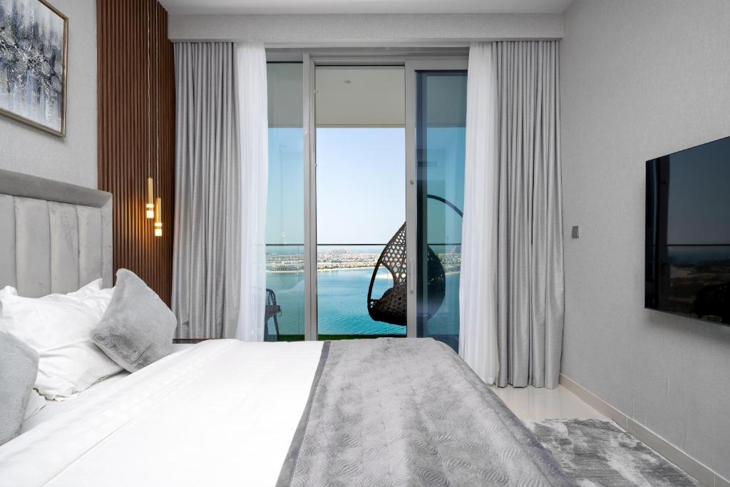 Postel nebo postele na pokoji v ubytování *Private Beach* Best Ocean View Emaar BeachFront