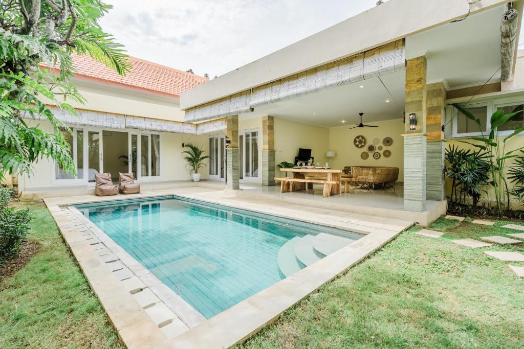 Πισίνα στο ή κοντά στο Villa Melati - Seminyak