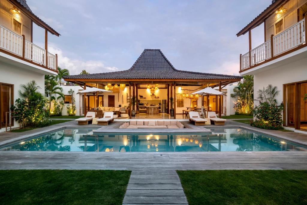 Sundlaugin á Villa Loma by Alfred in Bali eða í nágrenninu