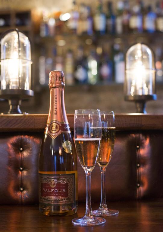 The Bull and The Hide - Resim 30