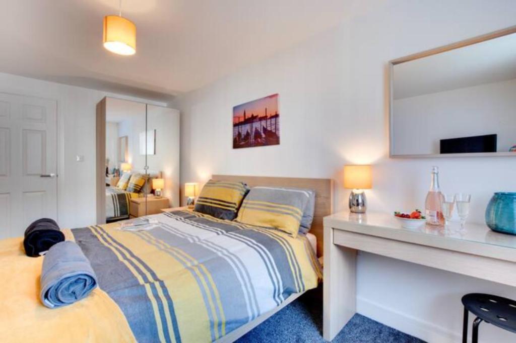 Kama o mga kama sa kuwarto sa Apartments in Skinningrove, Cattersty Sands Beach
