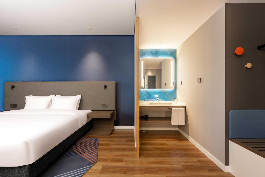 Holiday Inn Express Haiyan, an IHG Hotel - 1 Super King Bed Accessible