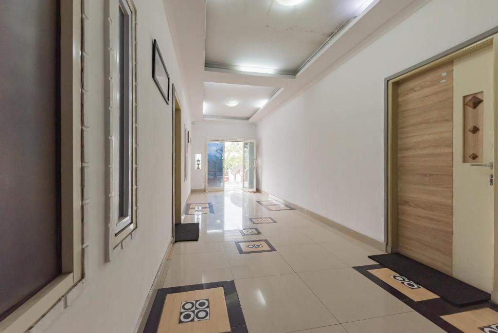 Mynd úr myndasafni af Urbanview Hotel Anggrek Puncak by RedDoorz í Cianjur