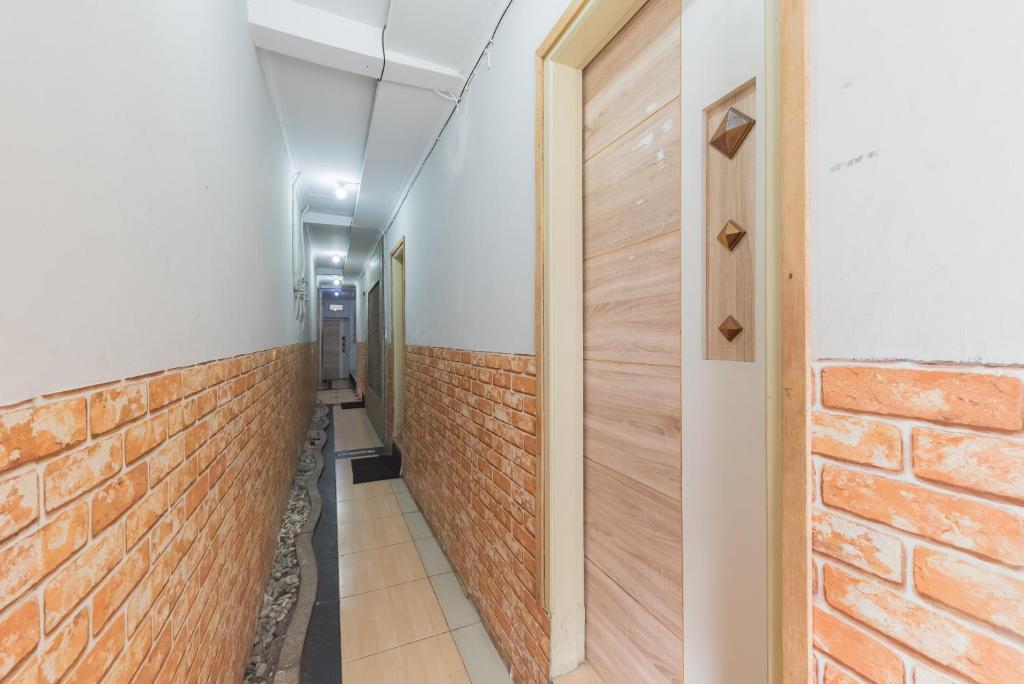 Mynd úr myndasafni af Urbanview Hotel Anggrek Puncak by RedDoorz í Cianjur