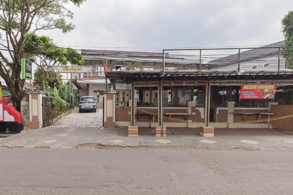 Mynd úr myndasafni af Urbanview Hotel Anggrek Puncak by RedDoorz í Cianjur