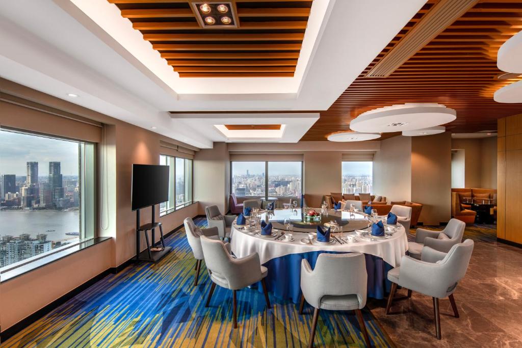 Posezení v ubytování Novotel Atlantis Shanghai - Price and value breakfast in the clouds with river view in the revolving restaurant &24h free self-laundry