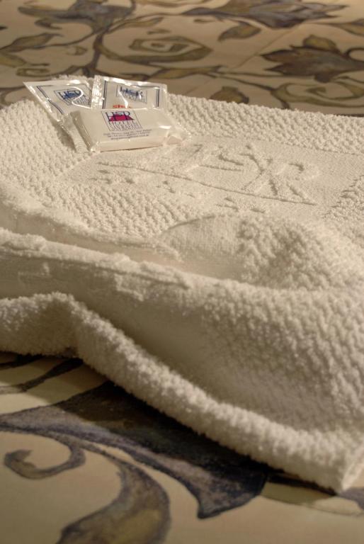 Una cama o camas en una habitación de Hotel San Rafael