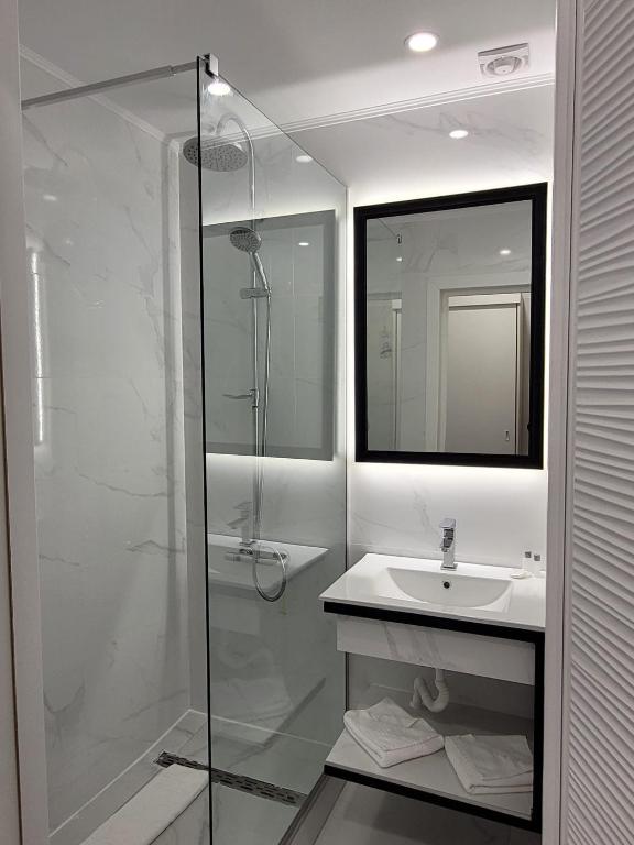 
Double Room Superior with Balcony
