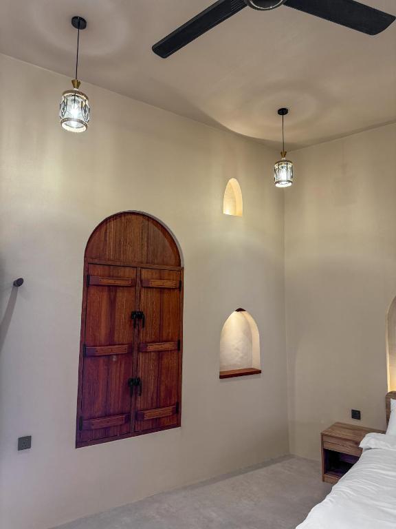 Postel nebo postele na pokoji v ubytování بيت أرض الثراء Rich Land House
