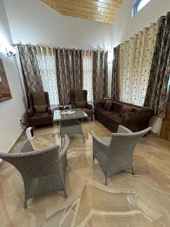 Idyllic Private Cottage w/King Bed + Mountain view - Holiday Home