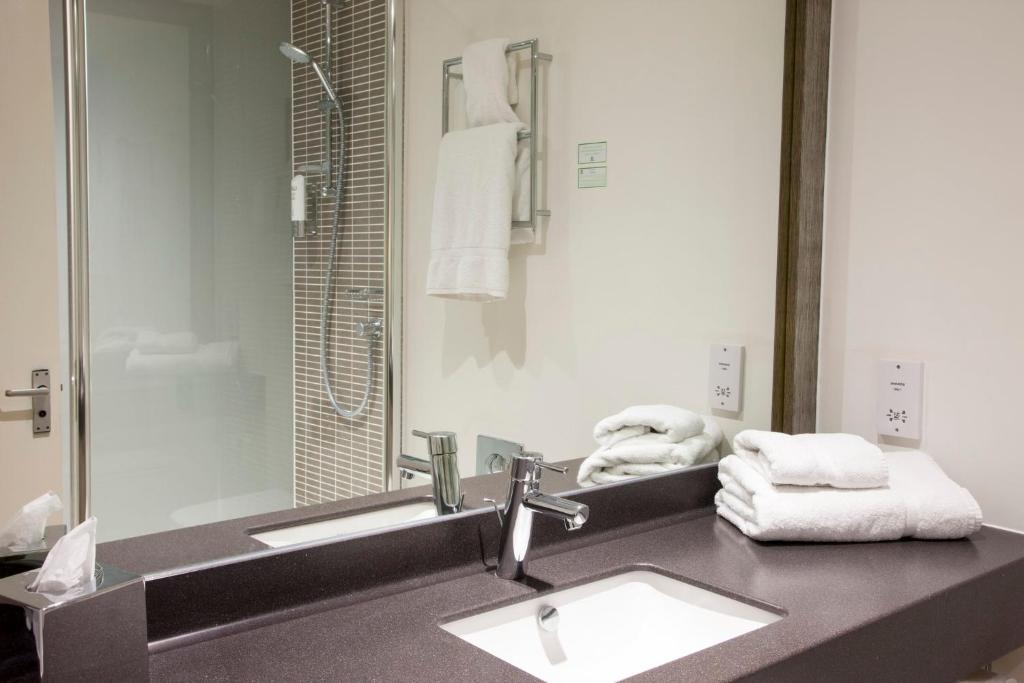 Holiday Inn Lancaster, an IHG Hotel - Habitación Doble Estándar Con Cama Con Sofá