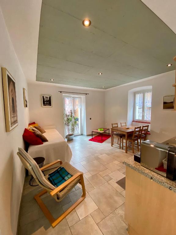 a living room with a couch and a table at Cà dal Gascia in Intragna