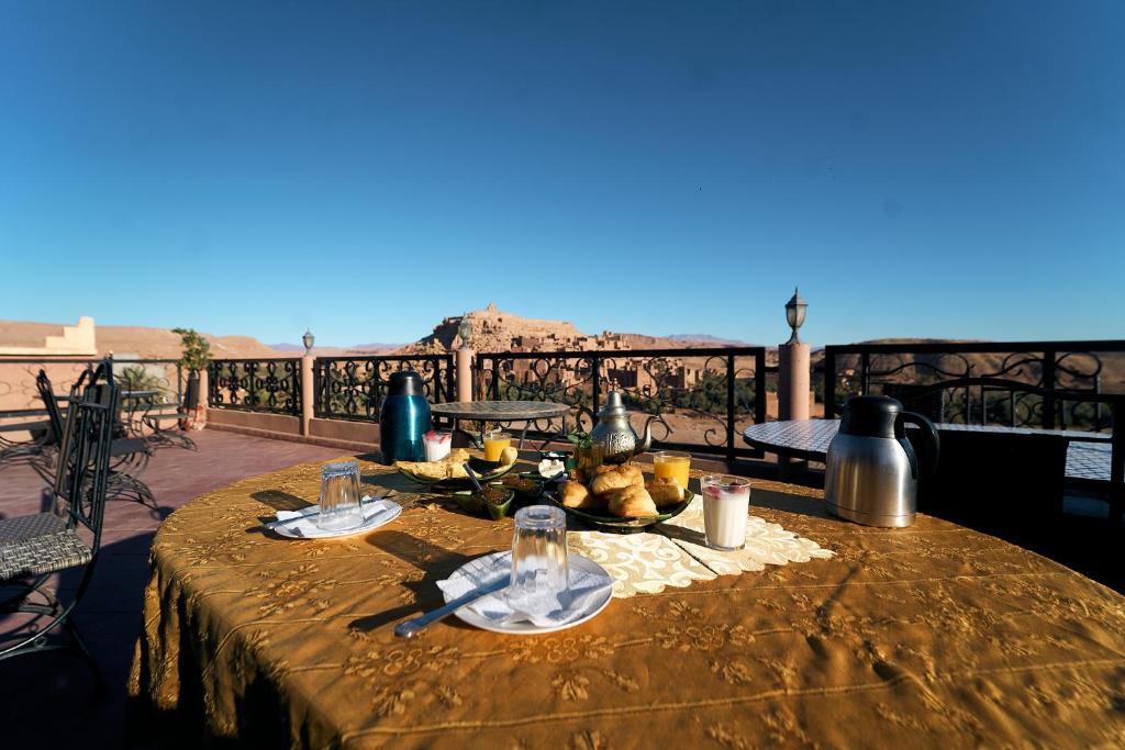 a table with food on top of a balcony at Chez Brahim vue panoramique in Aït Benhaddou