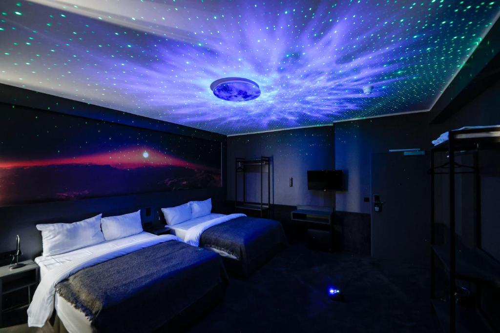 Postel nebo postele na pokoji v ubytování Sleephotels Cosmos