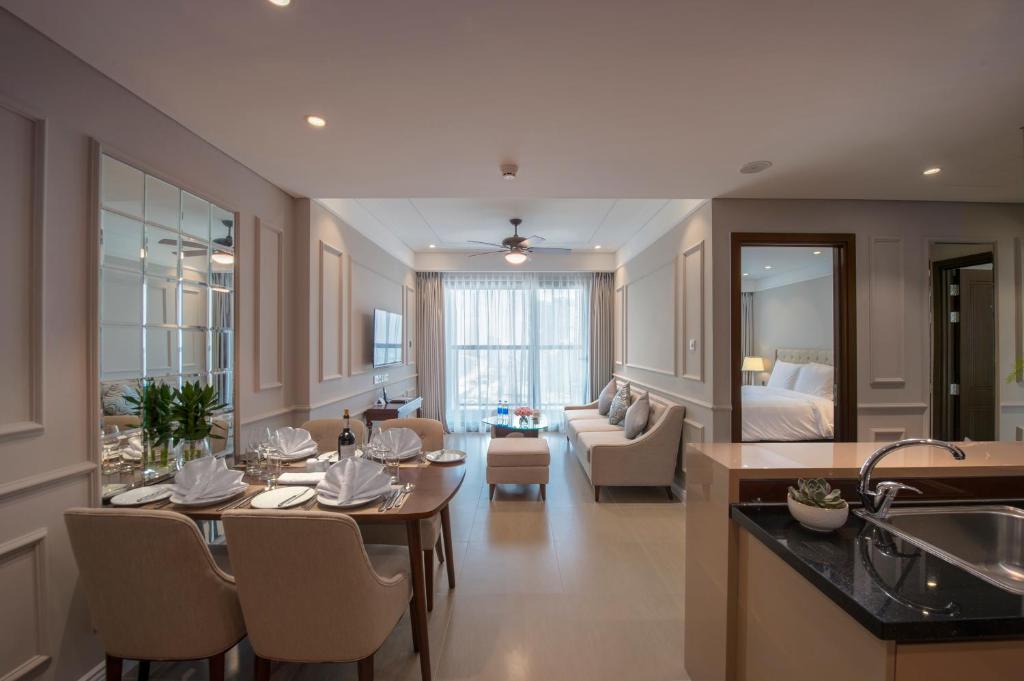 Luxury Beach Condo 5-star, Rooftop poolにあるシーティングエリア