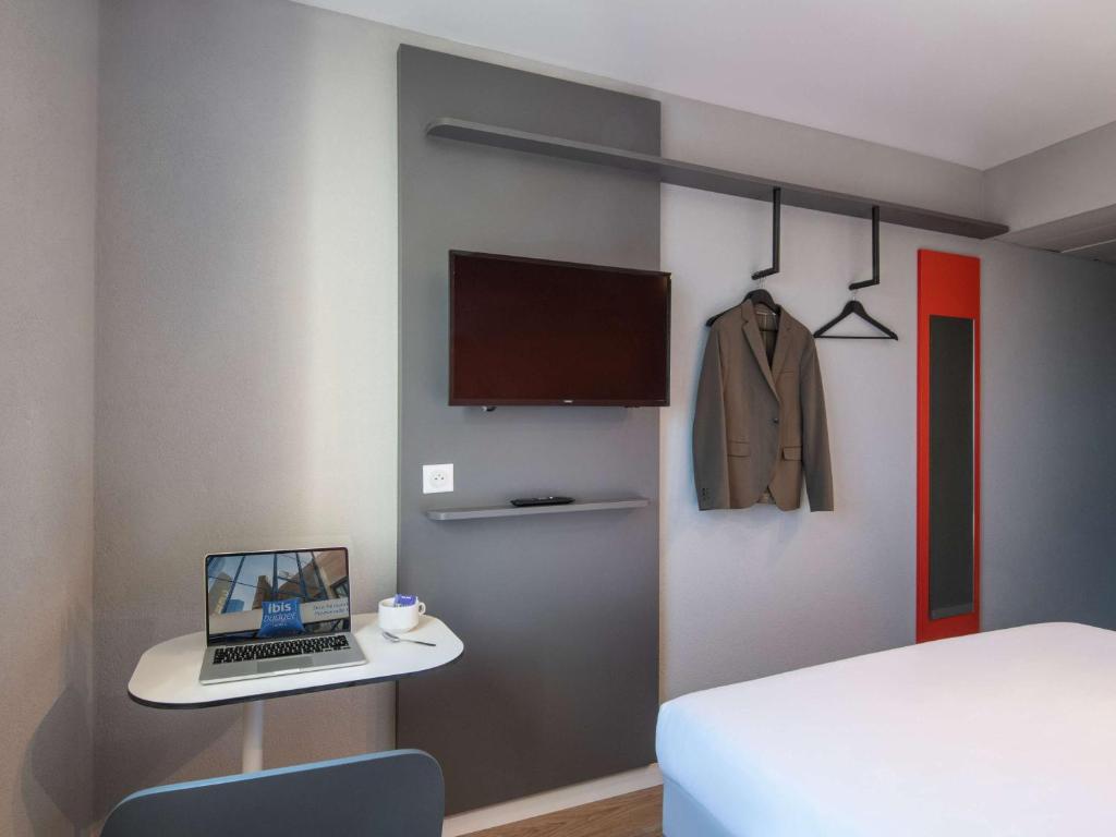TV a/nebo společenská místnost v ubytování ibis budget Nice Aeroport