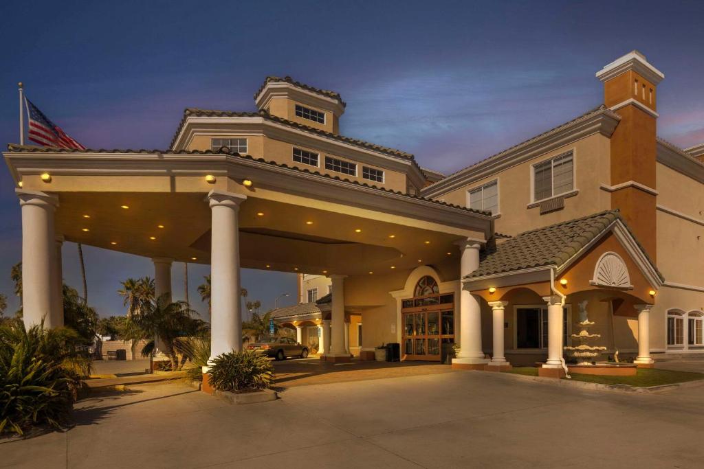 a large house with a large front porch at Comfort Suites Oceanside Camp Pendleton Area in Oceanside