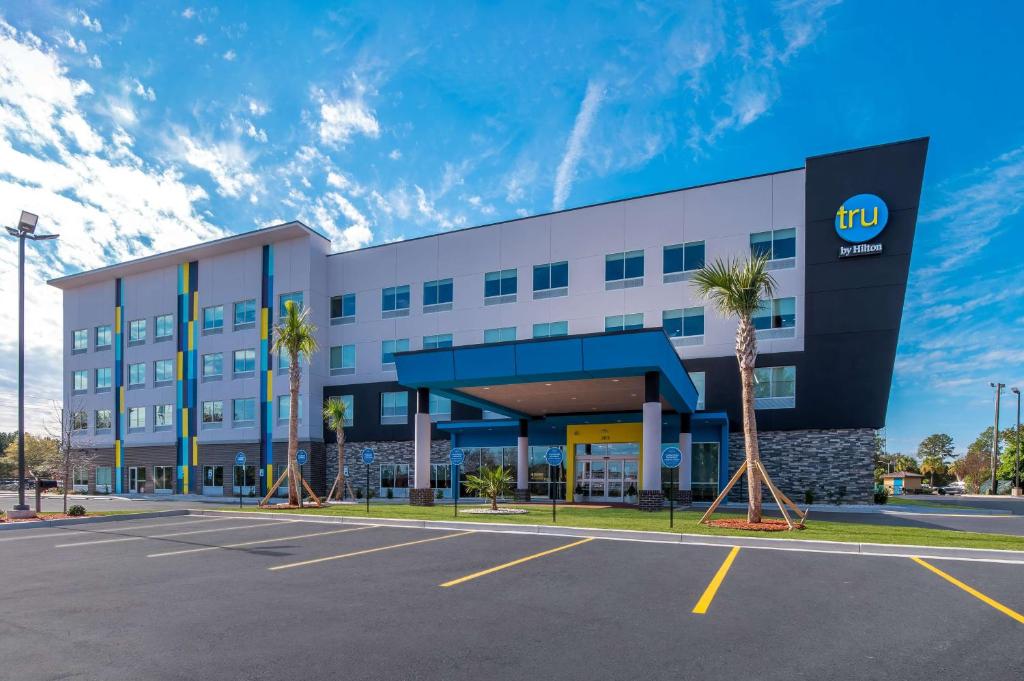 an empty parking lot in front of a building at Tru By Hilton Santee in Santee